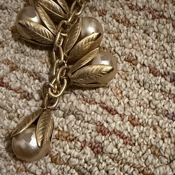 Lenora Dame Elegant Gold and Cream Pearl Bracelet - Picture 8 of 12